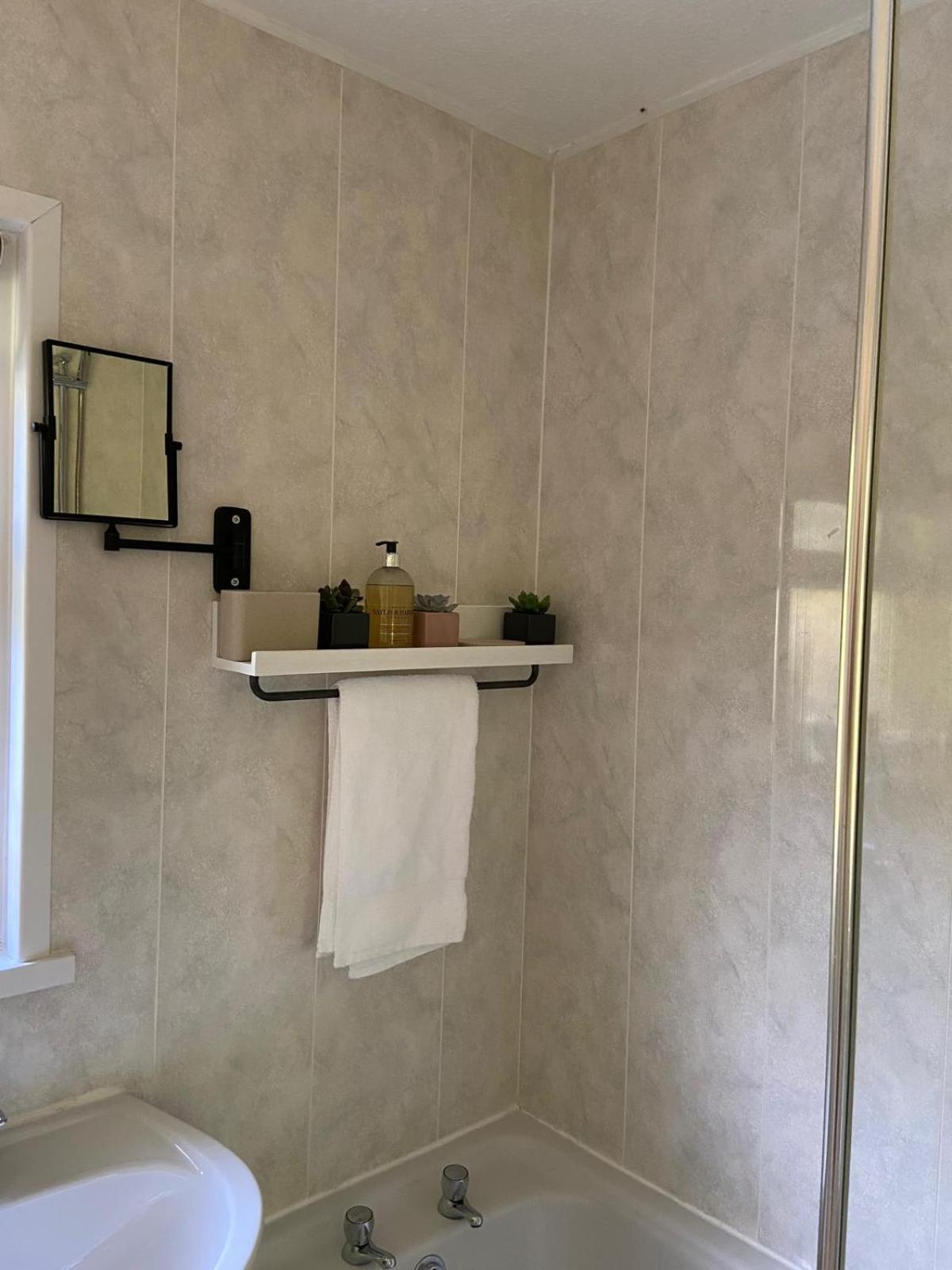 Chalet 64, Lakeside, Glan Gwna Holiday Park Caernarfon Esterno foto